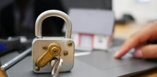 IT-Security in Unternehmen: Verantwortung & Schutzmaßnahmen für Mitarbeitende und Führungskräfte Datenschutz Sicherheit Internet VPN Fingerprint Firewall Virenschutz MFA 2FA IT-Security Passwort