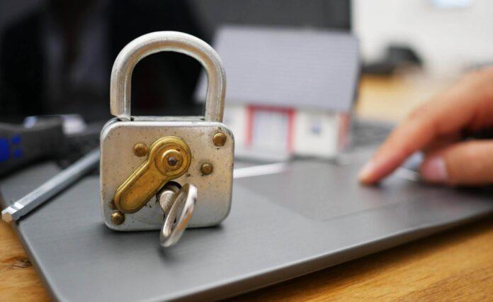 Datenschutz Sicherheit Internet VPN Fingerprint Firewall Virenschutz MFA 2FA IT-Security Passwort