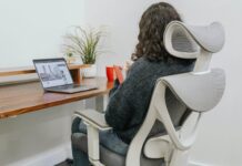 Der perfekte Schreibtischstuhl: So findest du das optimale Modell für lange Arbeitstage Ergonomischer Bürostuhl für das Arbeiten im HomeOffice
