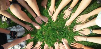 Die Grundlagen der Mitarbeitermotivation – Warum glückliche Mitarbeiter Gold wert sind Grundlagen der Mitarbeitermotivation - Warum glückliche Mitarbeiter Gold wert sind